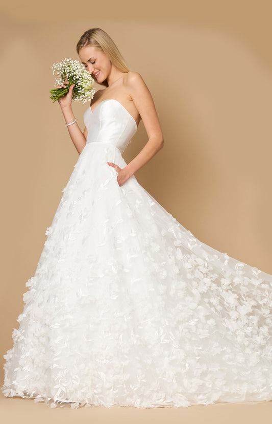 Breaking the Mold: How to Find a Standout Mother of the Bride Look